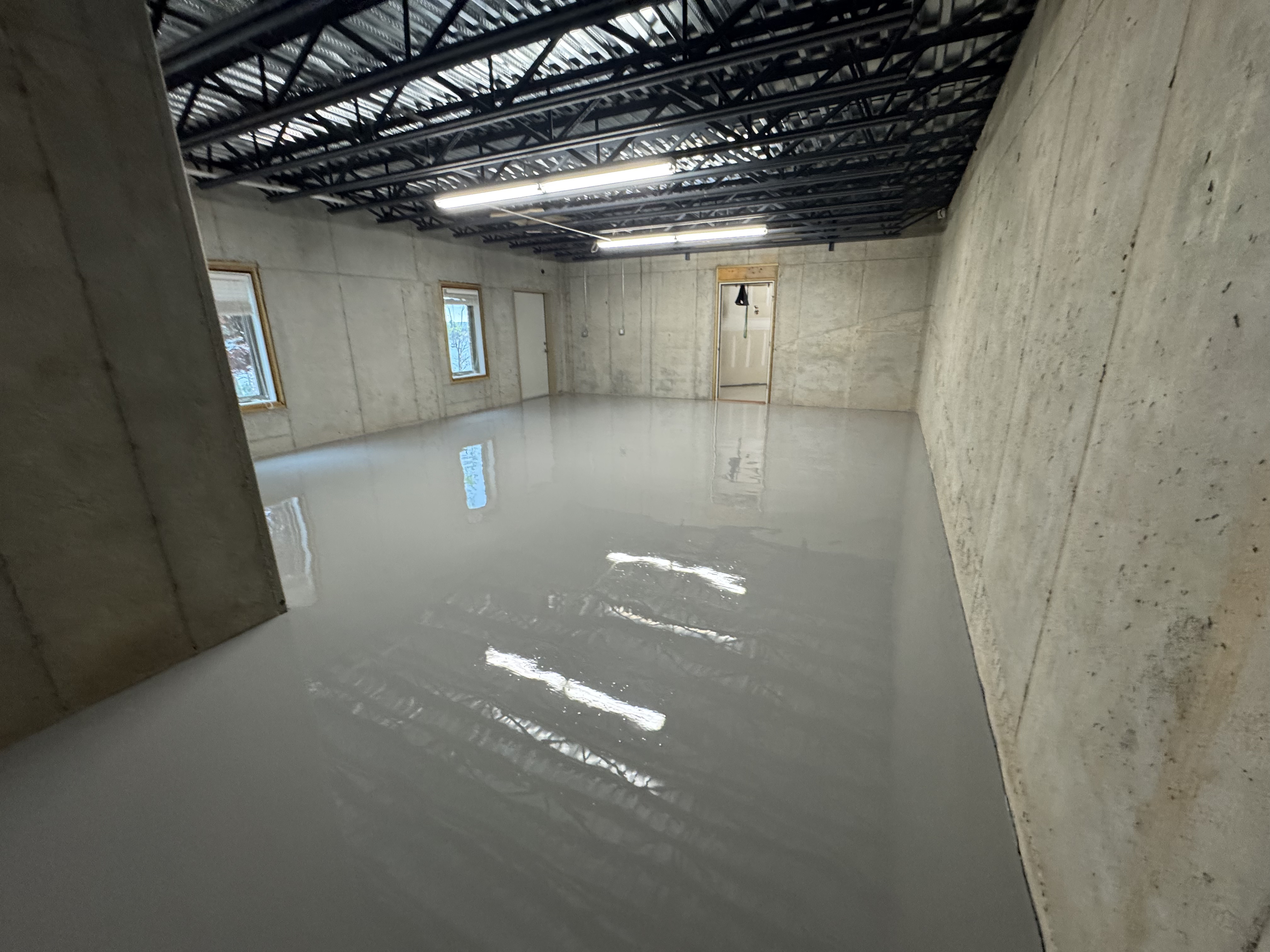 White Metallic Basement epoxy flooring photo 3